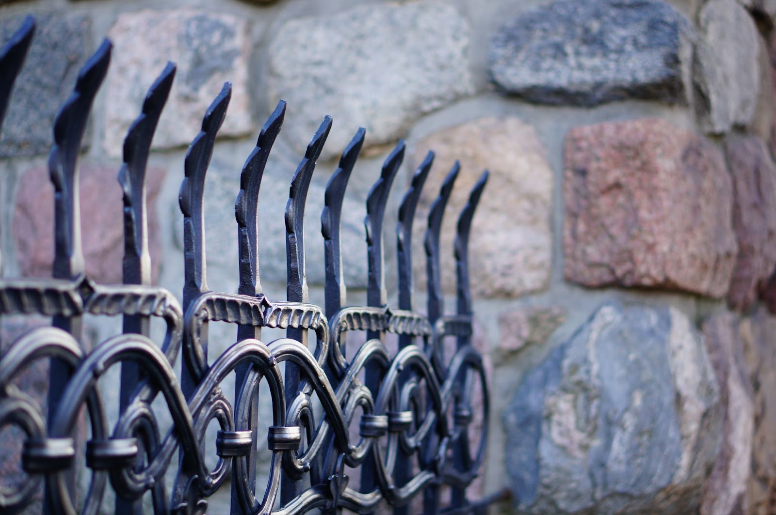 A closeup shot of a row of iron fences. 