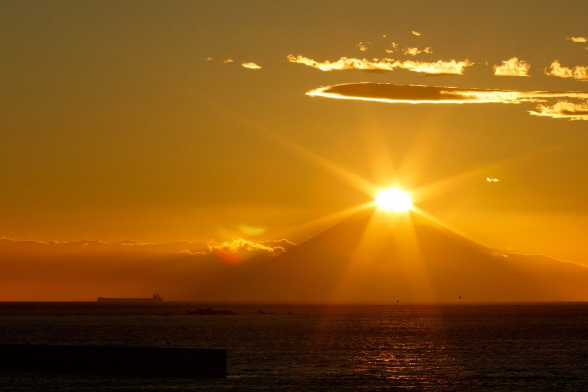 房総半島から見た富士山の写真