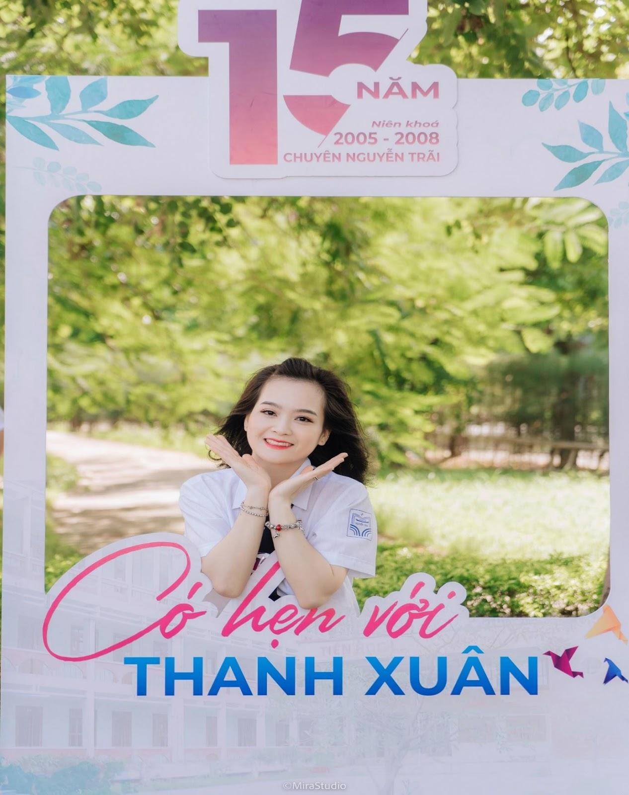 D:\1. HUONGPT\HỘI KHÓA CHUYÊN NGUYỄN TRÃI\Bài dự thi\Bài dư thi 09_ Đợi nhé... Thanh xuân_Phạm Thiên Hương_ Chuyên Văn 0508\PTT03713.jpg