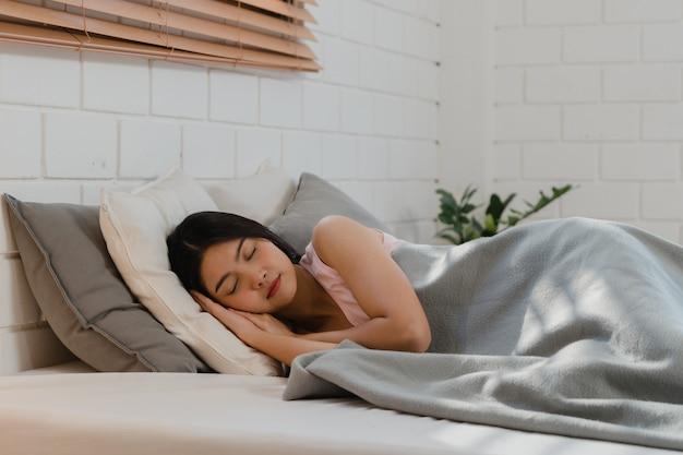 Free photo asian japanese woman sleep at home.