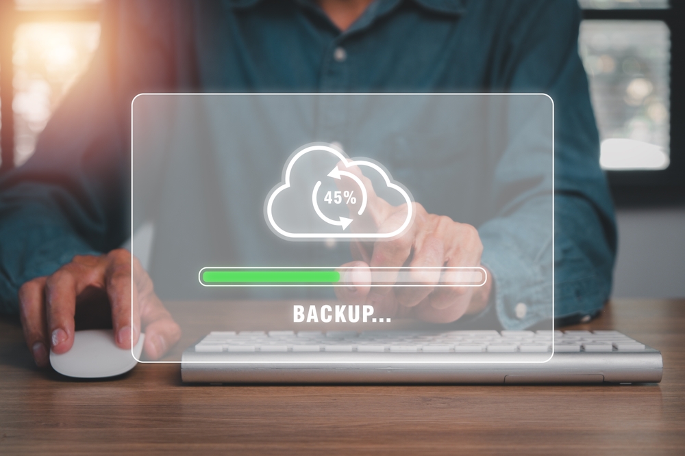 graphic showing a laptop backup process to the cloud