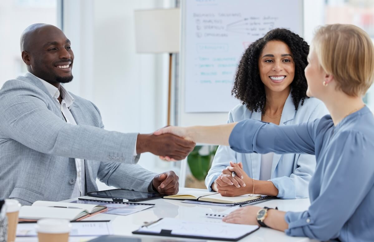 HR tech: entrepreneurs shaking hands