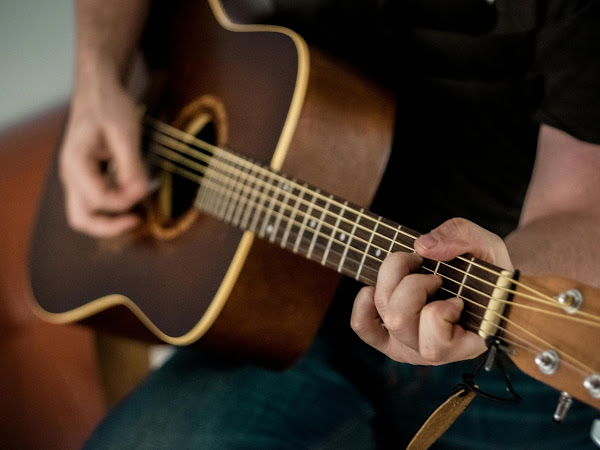 Discovering Your Musical Path: The Journey of a Guitar Luthier