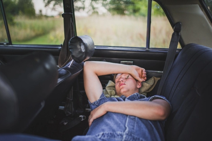 Những rủi ro phổ biến khi ngủ trong xe ô tô