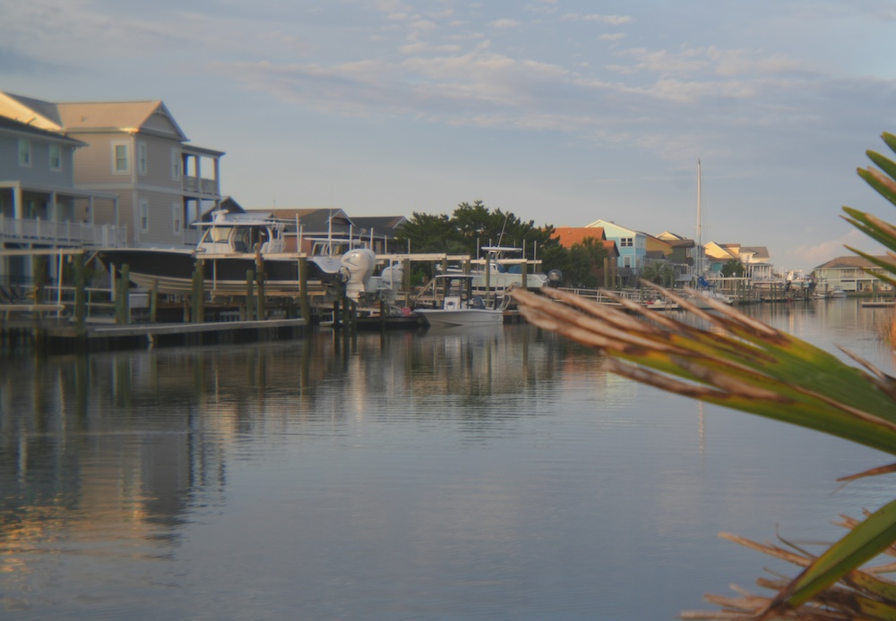 Homes along the water in Holden Beach NC