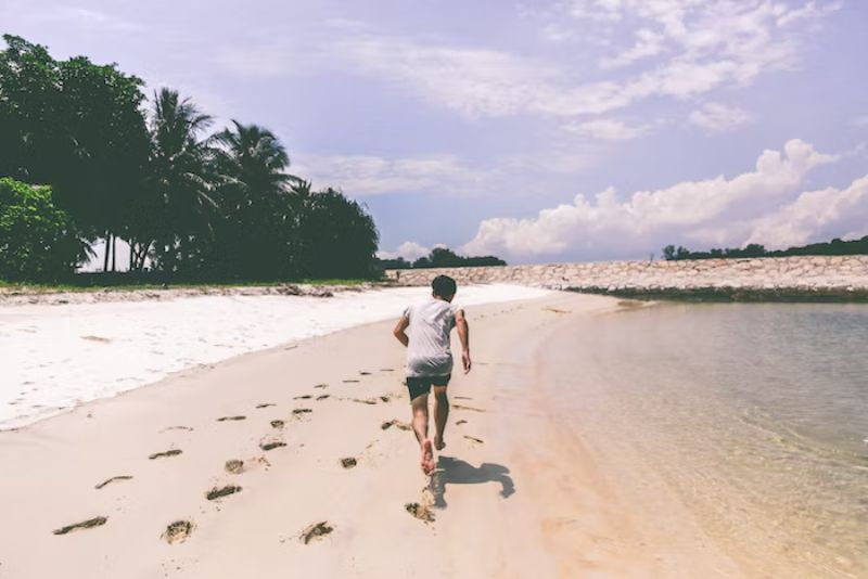 Ide Foto di Pantai yang Bikin Feed Instagram Makin Keren