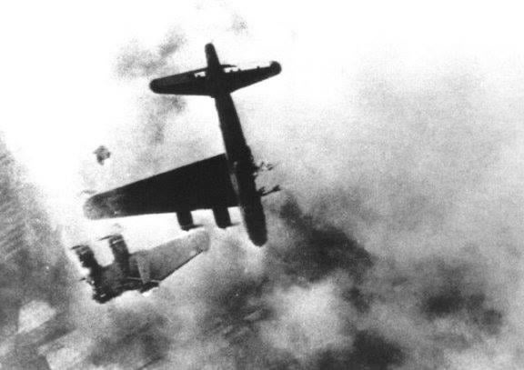 r/UFOs - B-17 bomber aircrews first photographed a Tic Tac during combat in 1943 - they are therefore NOT "secret U.S. tech".