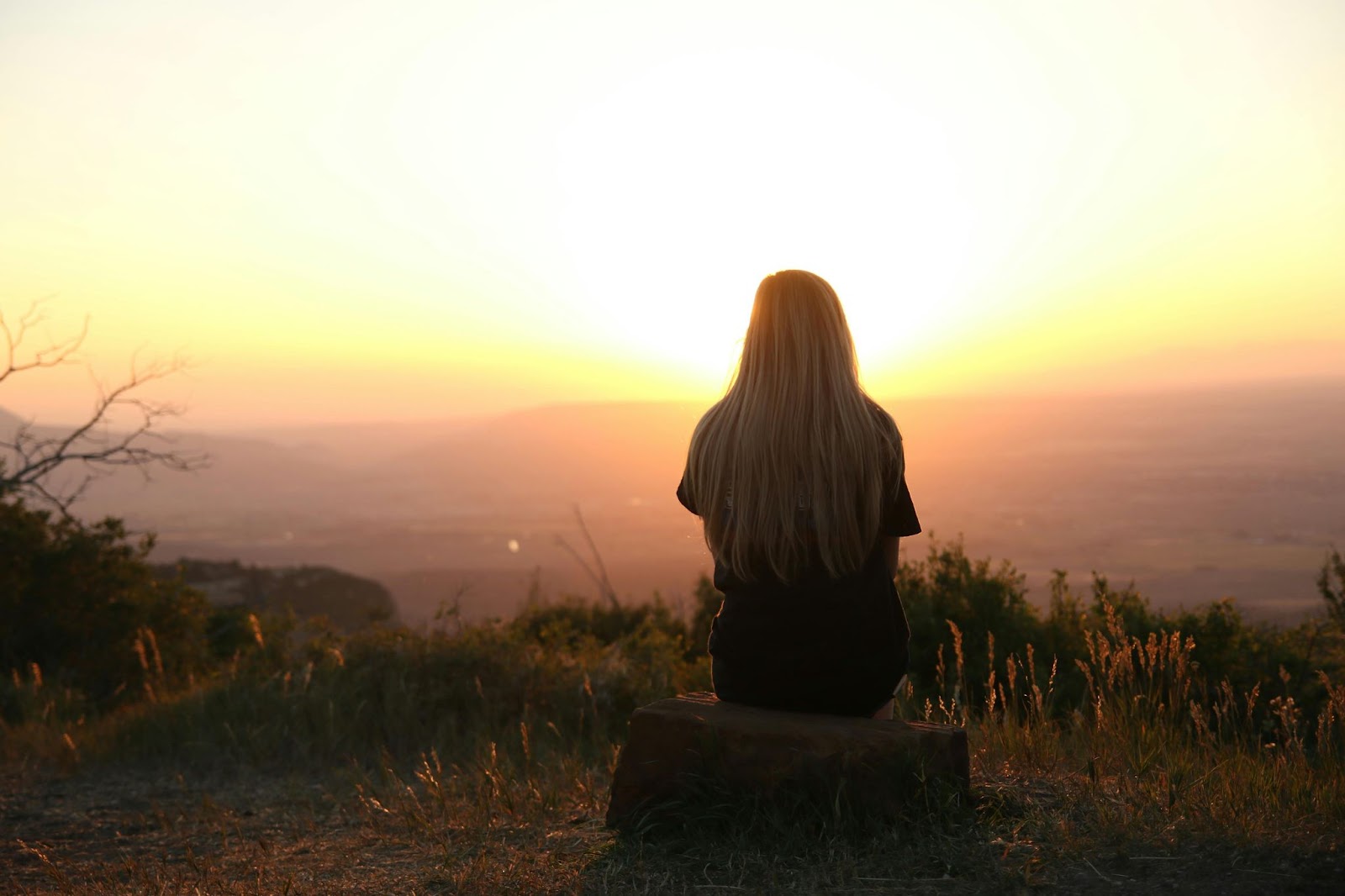 Instagram Alone Girl DP sitting lonely
