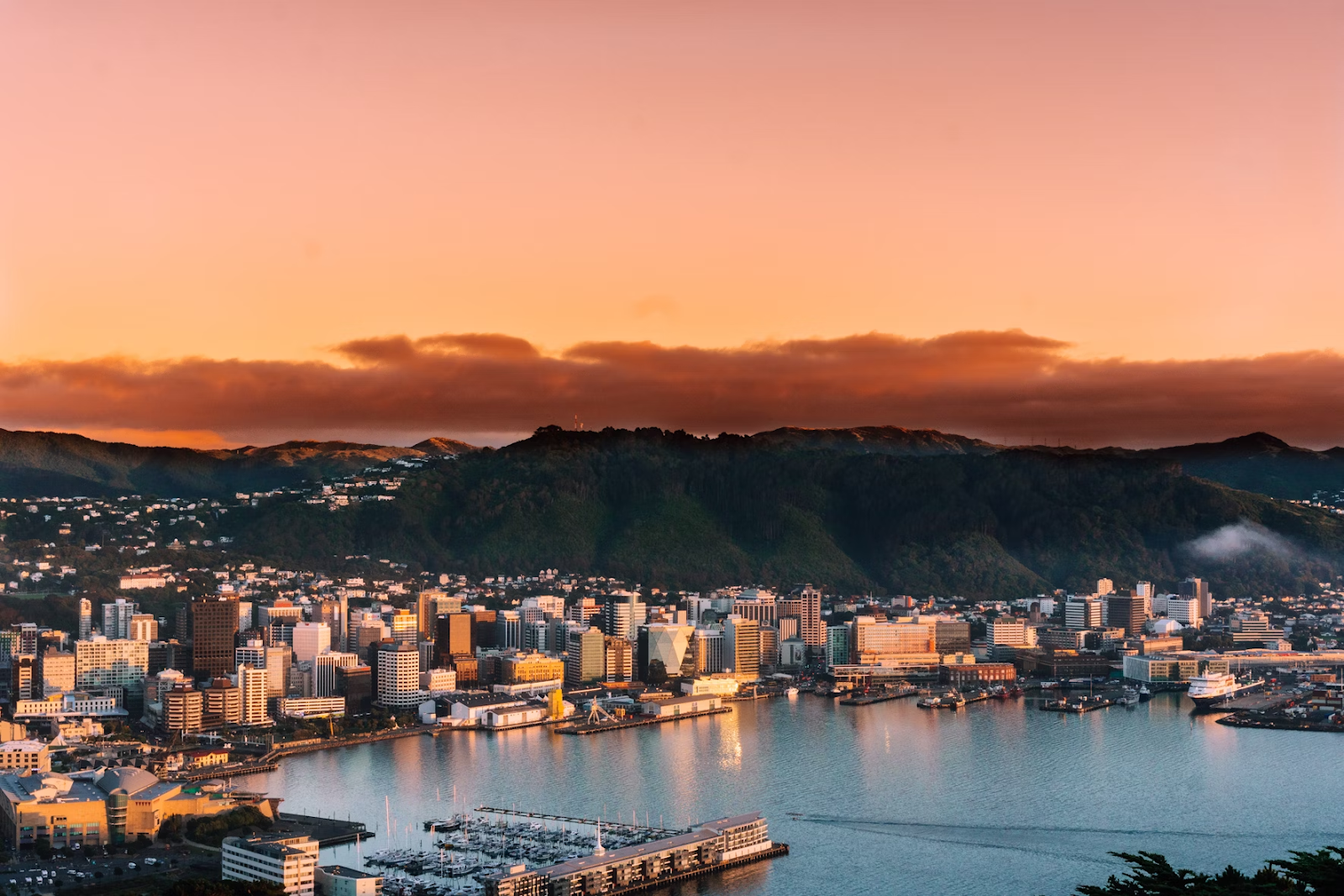 La capitale au coucher de soleil