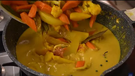 Sautéed vegetables and cashew paste added to the korma gravy.