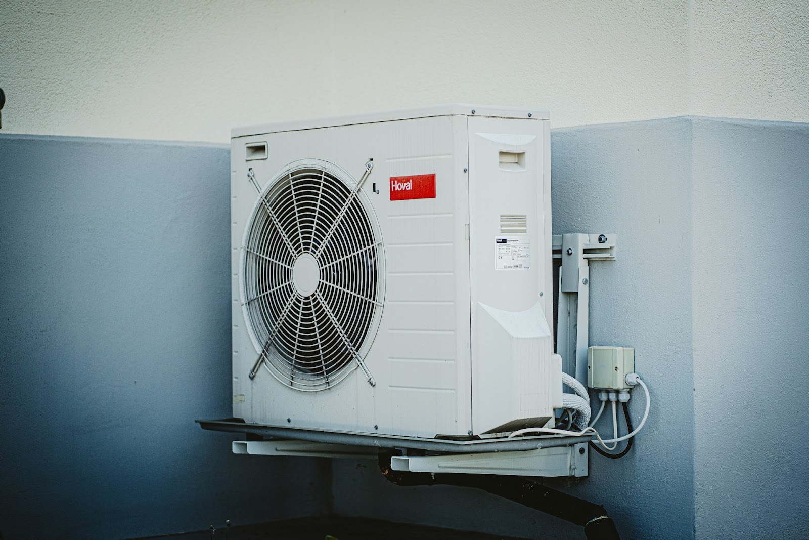 A split type aircon condenser