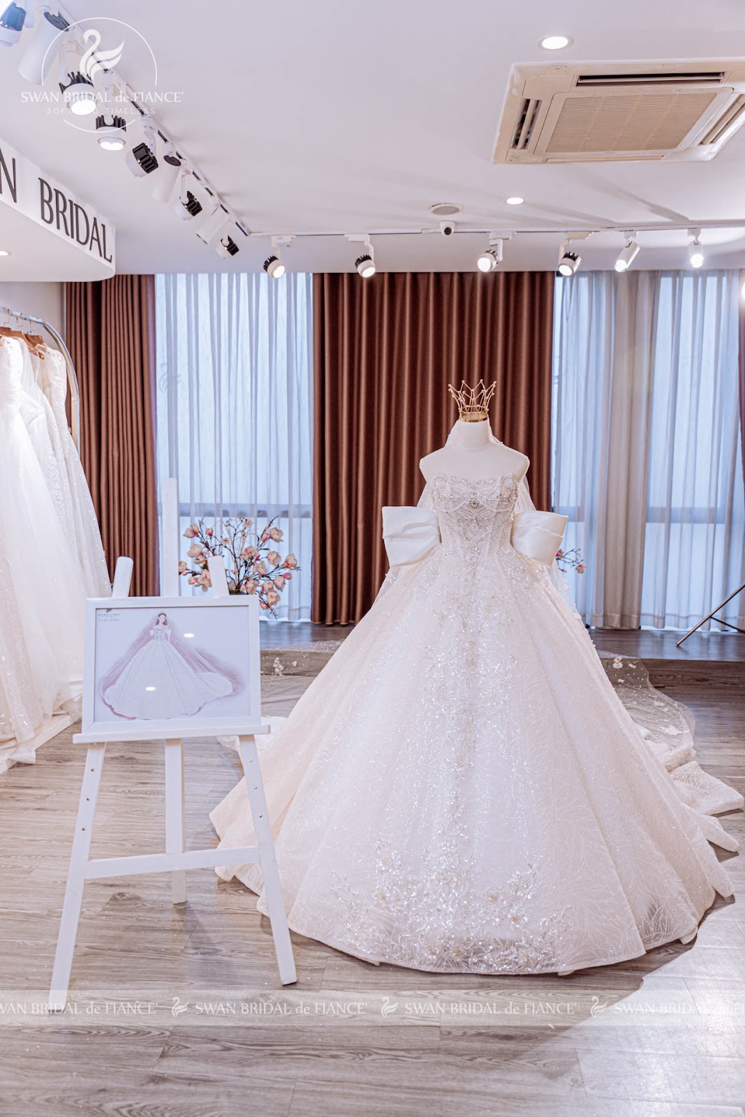 Giá thuê váy cưới của dòng váy Luxury Bridal