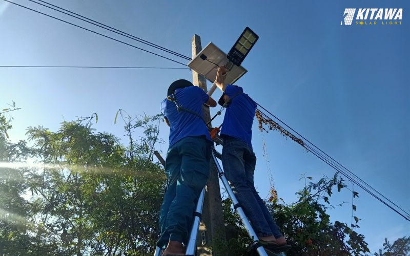 KITAWA đồng hành cùng đoàn thanh niên lắp đèn năng lượng mặt trời cho nông thôn