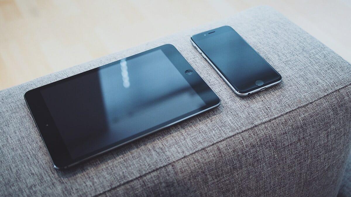 Tablet vs Smartphone: Which One is Better? Pros and Cons!