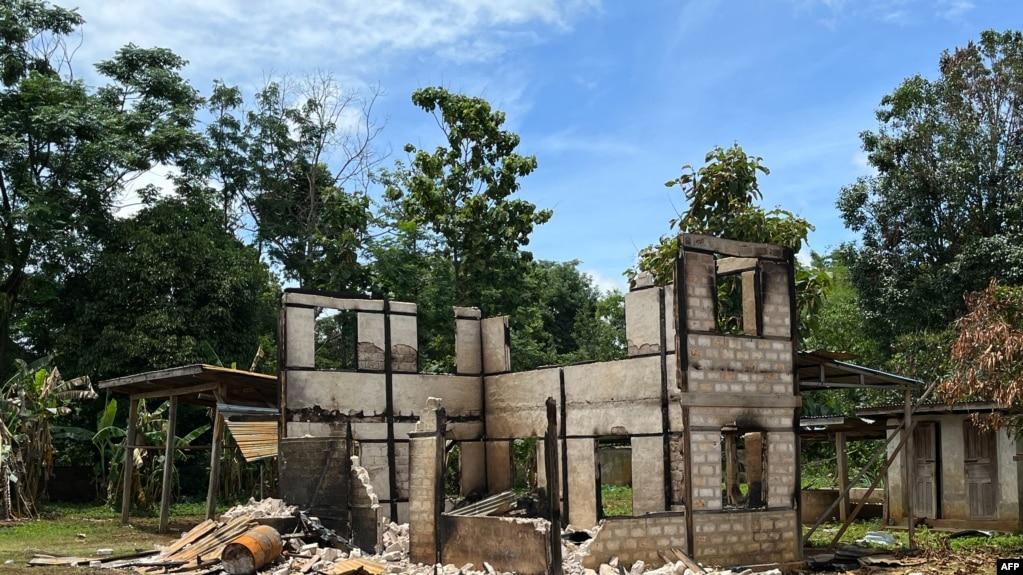 Một nhà dân bị quân đội Myanmar phá hủy ở Daw Ngay Ku.