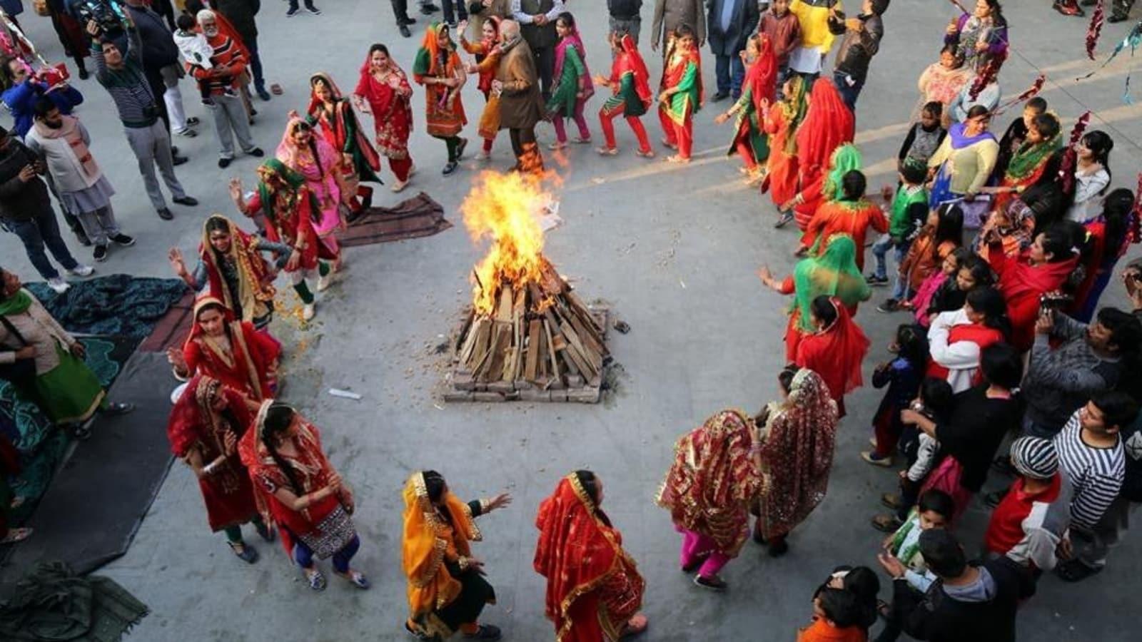 Lohri 2023: Tips to celebrate your first Lohri after marriage - Hindustan  Times