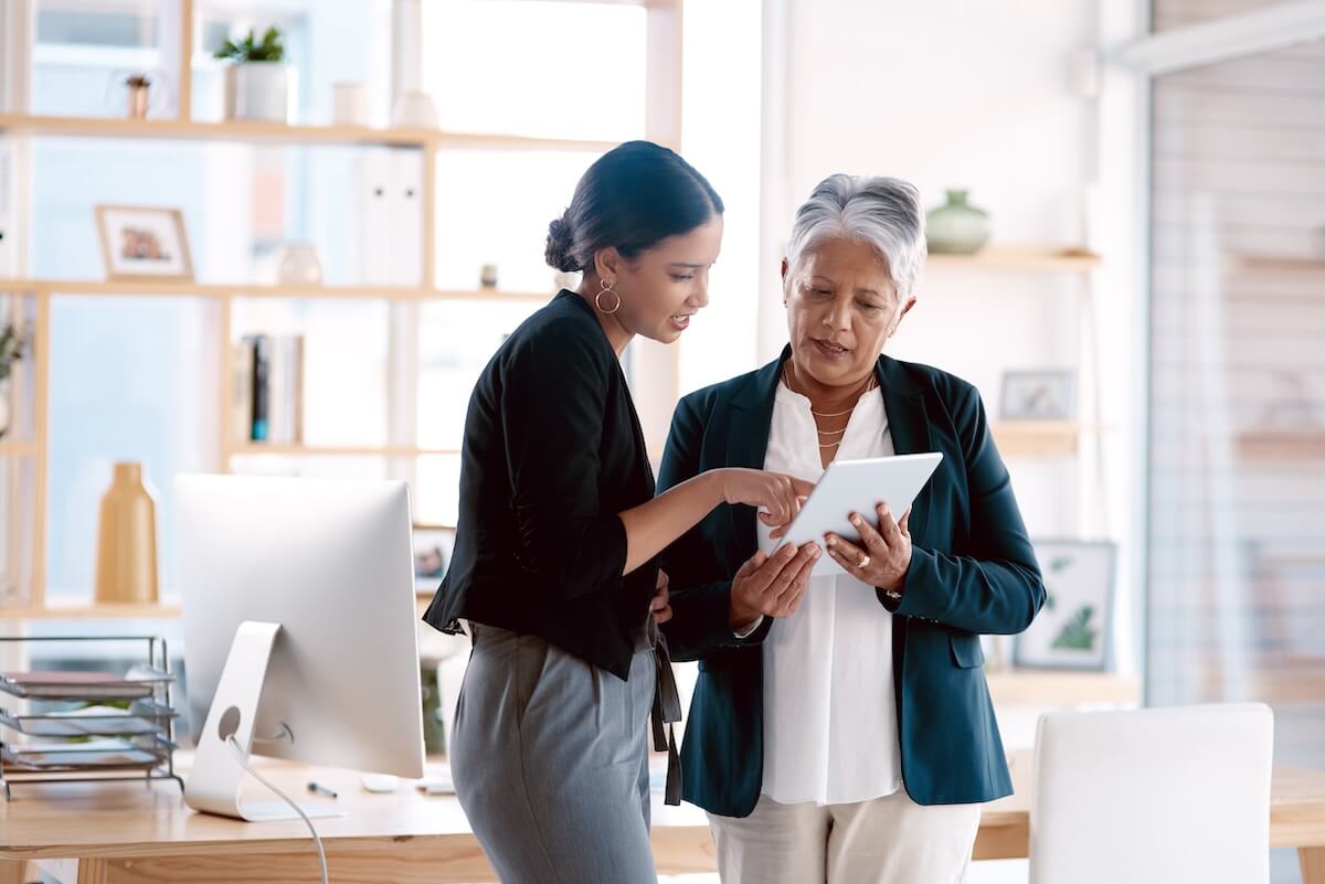 Manager and an employee using a tablet