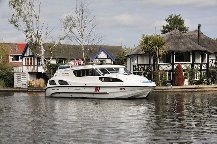 bowriders are common in the Norfolk broads, and they sit more in the Norfolk luxury boat hire category