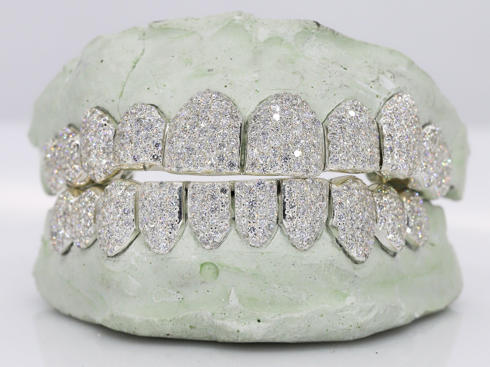 How to Get the Most Out of Lab Diamond Grillz  
