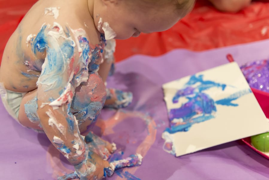 Kegiatan Kreatif yang Menyenangkan untuk Anak Usia 3-5 Tahun - Seni yang Berantakan