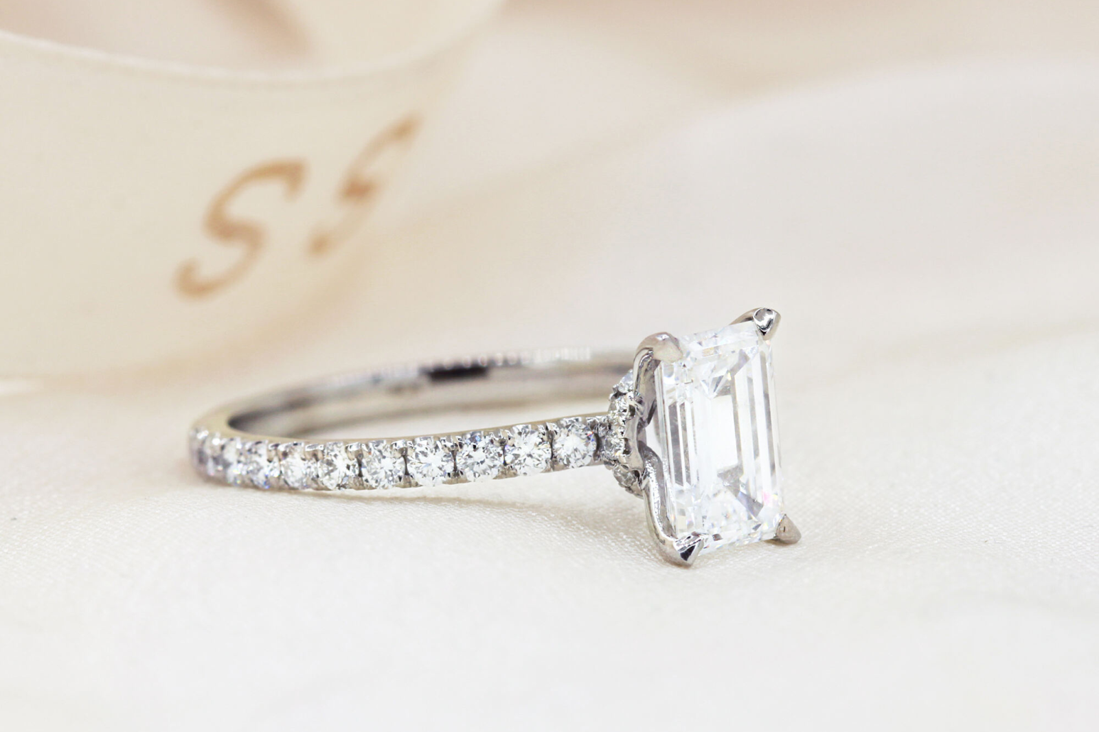 Why choosing 3 carat emerald cut diamond