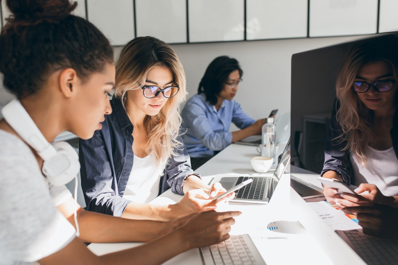 Alunos que estudam em bootcamp de programação gera networking enquanto estuda