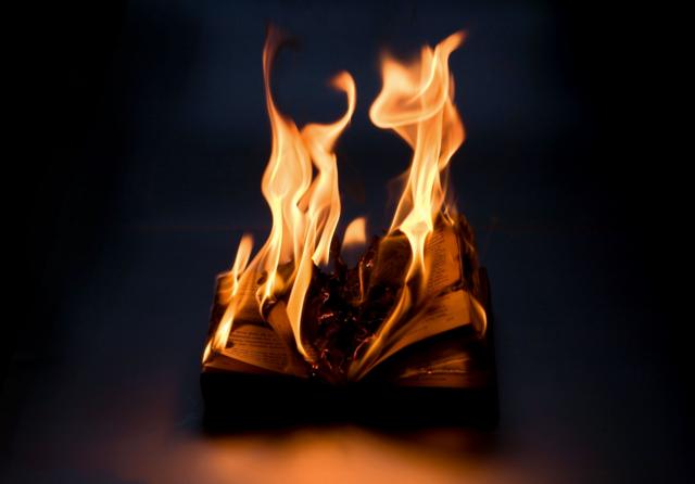 книга, що горить