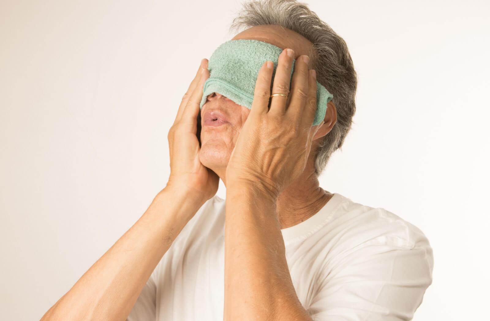 How to Use a Warm Compress to Manage Dry Eye | Cochrane