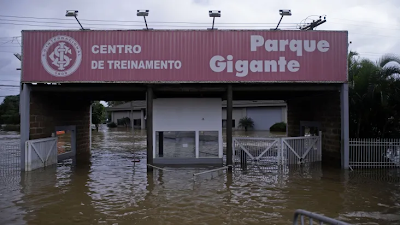 CT Parque Gigante, do Internacional, segue alagado (Foto: MAX PEIXOTO/DIA ESPORTIVO/ESTADÃO CONTEÚDO)