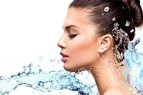 Sữa rửa mặt cho da nhạy cảm giúp cấp ẩm rất tốt cho da