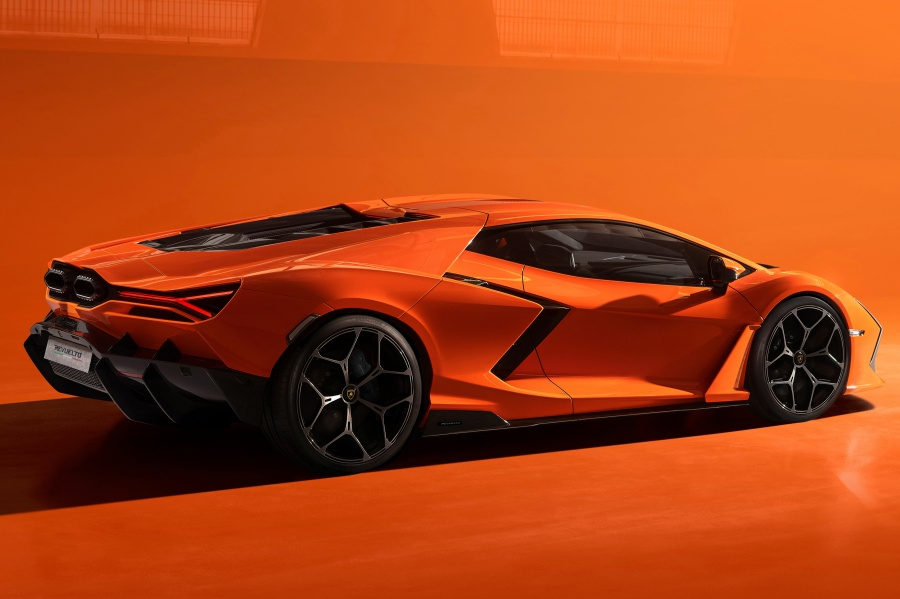 ดีไซน์ภายนอกรถยนต์ : Lamborghini REVUELTO