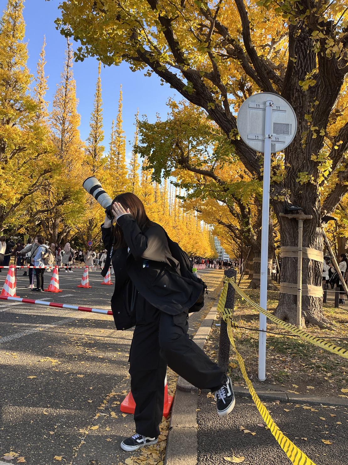屋外, 人, 道路, 男 が含まれている画像

自動的に生成された説明