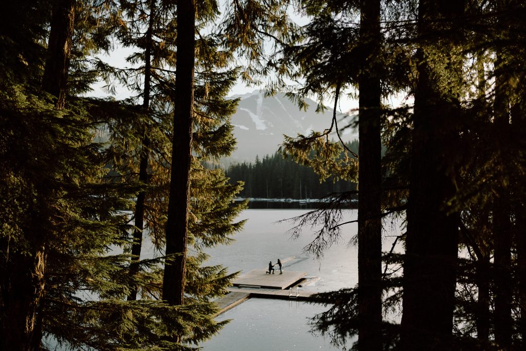 photographer captures surprise proposal at a lake in Whistler