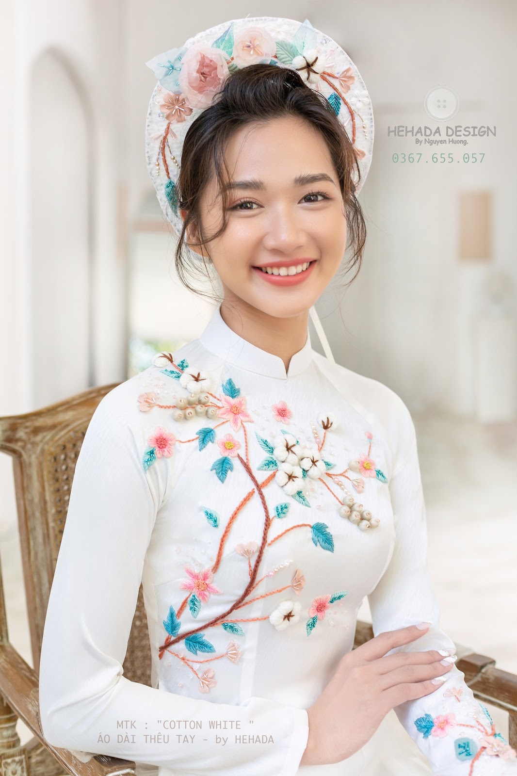 Chân dung họa tiết áo dài Cotton White