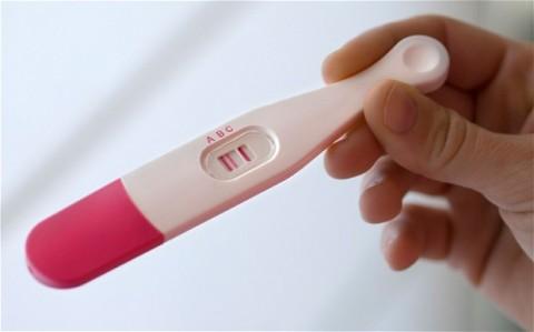 http://indicom.com.co/g7/images/cuando-aparecen-los-primeros-sintomas-del-embarazo-como-cuando-hacer-test-embarazo.jpg