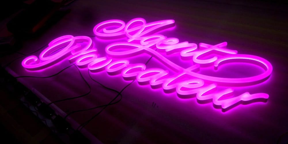 Alternative Power Sources for Outdoor Neon Signs