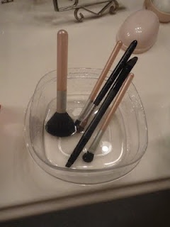 how to clean makeup brushes