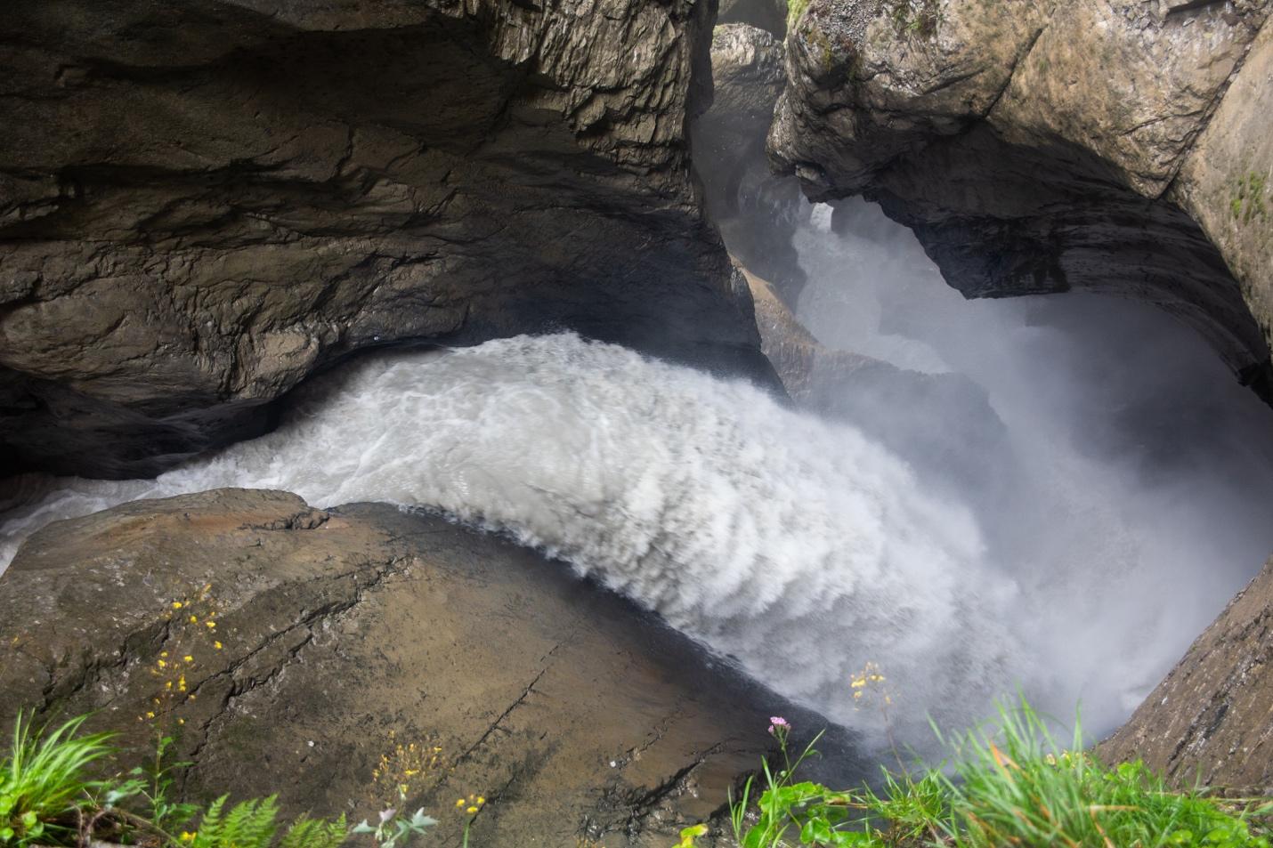 A waterfall in a rocky area

Description automatically generated with medium confidence