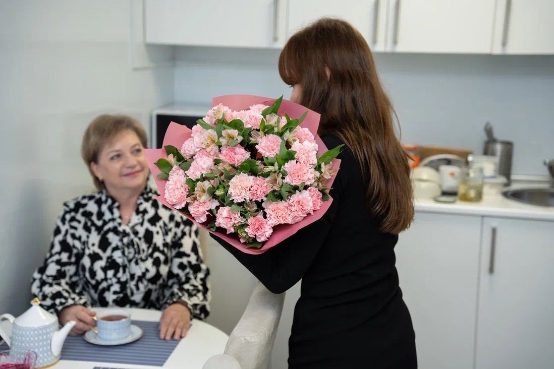 Поздравления с юбилеем 75 лет бабушке. Смс в стихах.