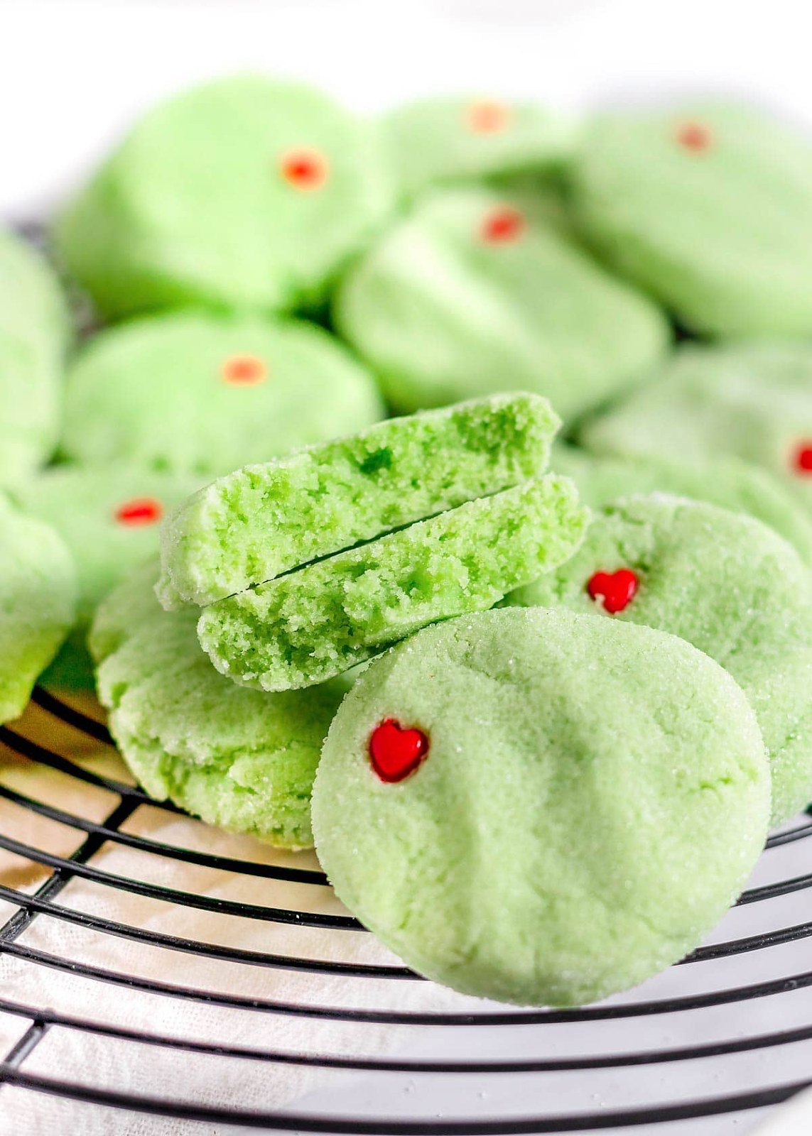 grinch sugar cookies with red hearts
