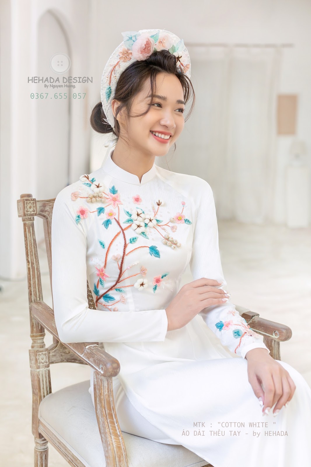 Chi tiết thêu tay áo dài Cotton White