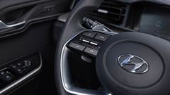 Vô lăng Hyundai Custin 2024 tích hợp đàm thoại rảnh tay, điều khiển giọng nói