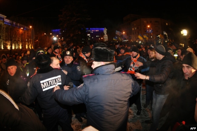 Один з нападів проросійських груп на активістів Євромайдану в Донецьку, 24 січня 2014 року