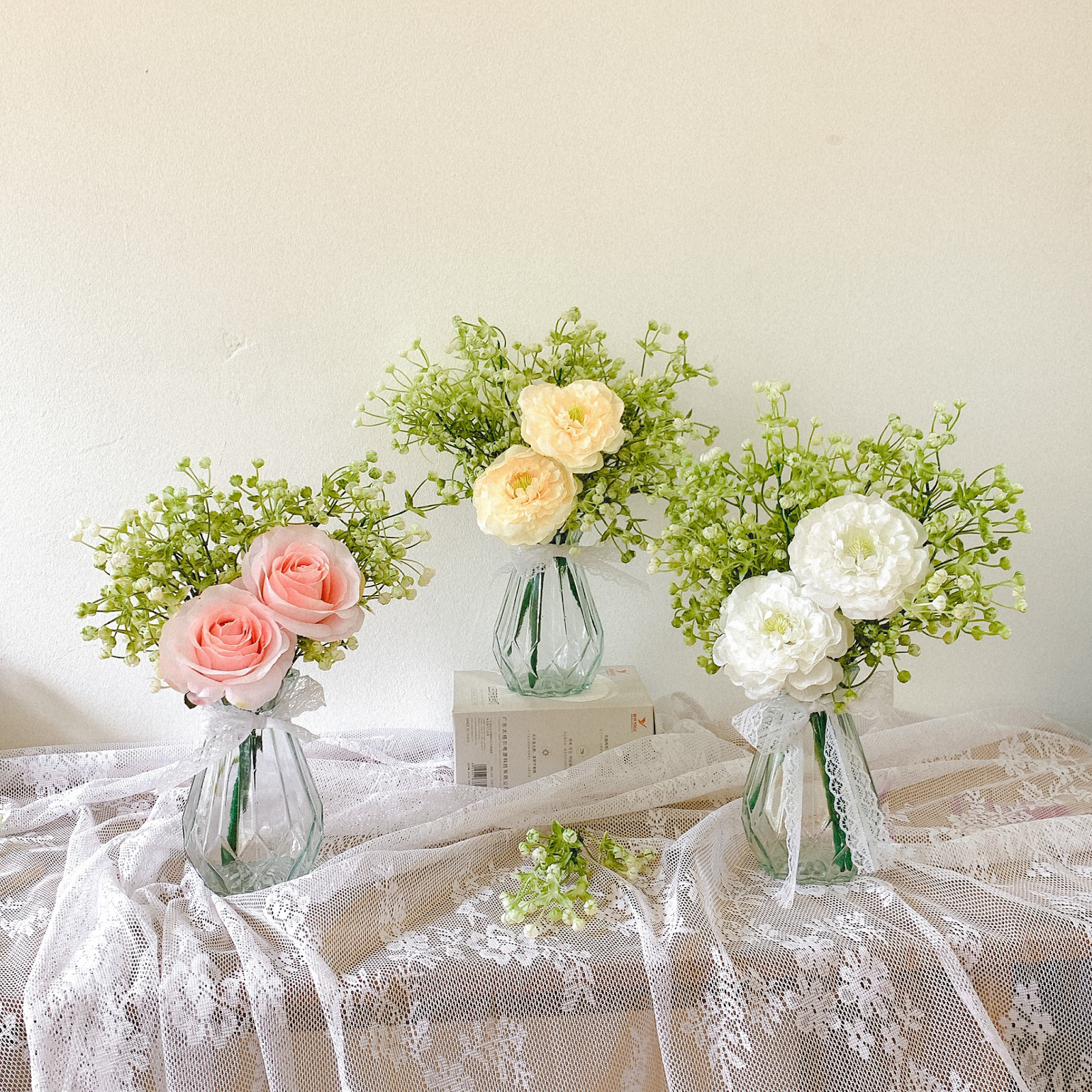 Mẫu hoa để bàn đám cưới đẹp, đơn giản mà sang trọng