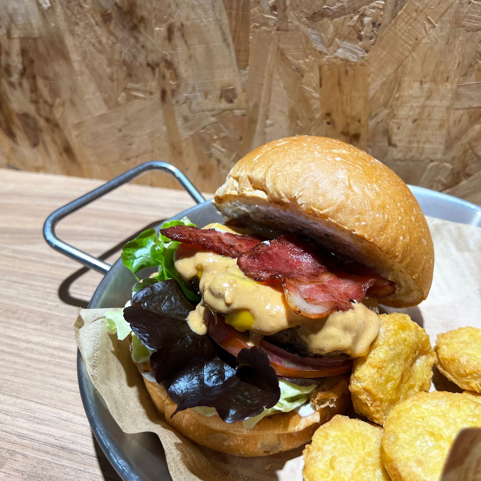 竹北美食｜隱身市場內【柴堡Shiba Burger】美式寵物