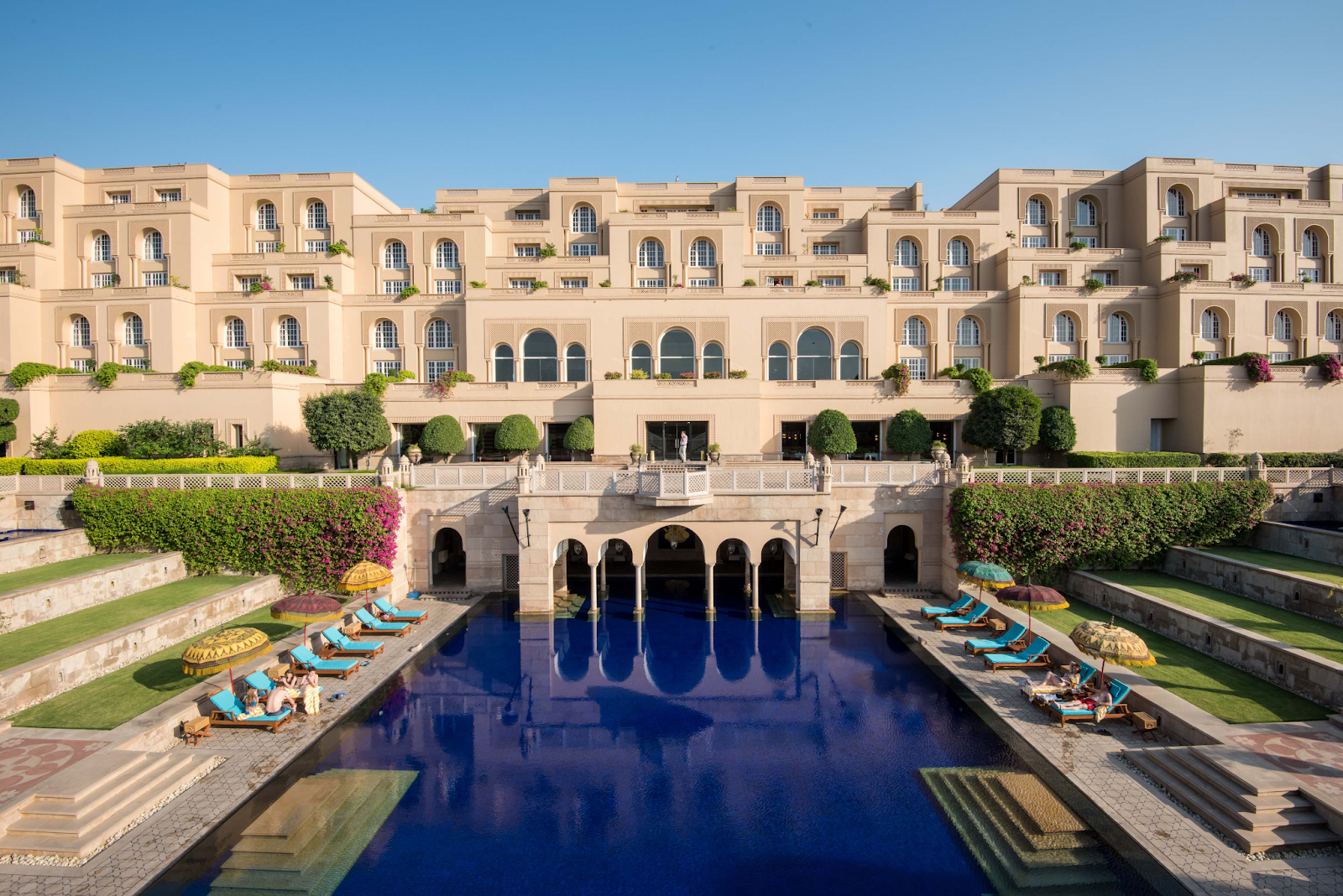 hotel in agra with swimming pool