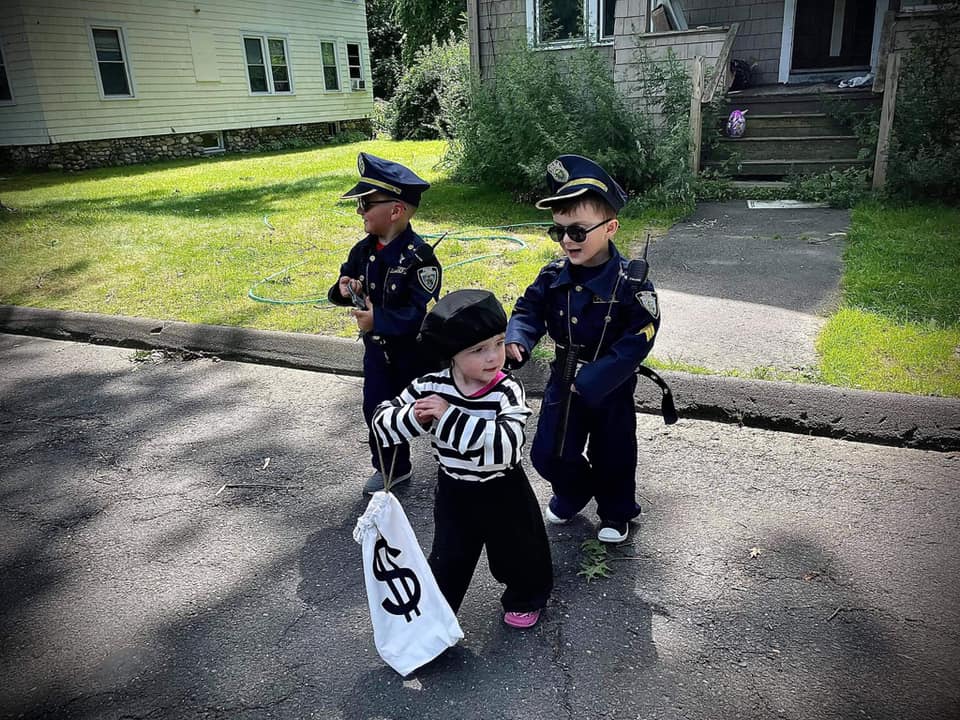 PHOTOS: Kids in Russell play cops and robbers | WWLP