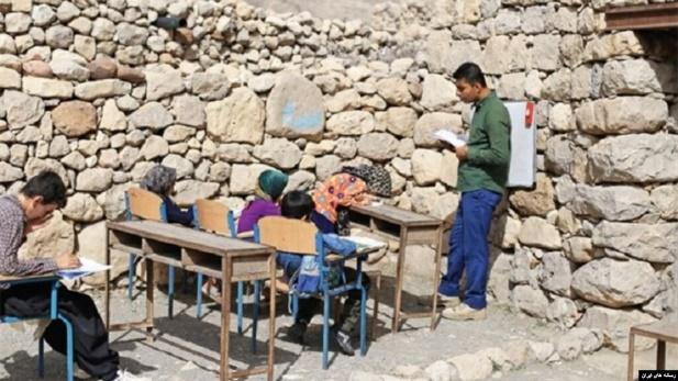مدارس در مناطق محروم در ایران