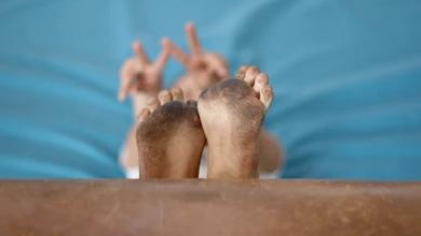 25 Best Foot Fetish Poses for Sexy Feet Pics That Sell