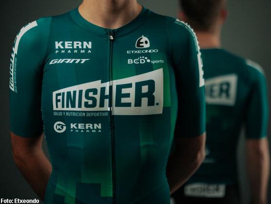 El equipo Finisher presenta su nueva equipación para 2023